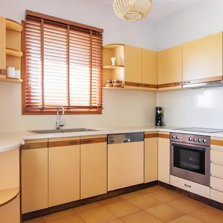 Luna Private * Néa Iráklia